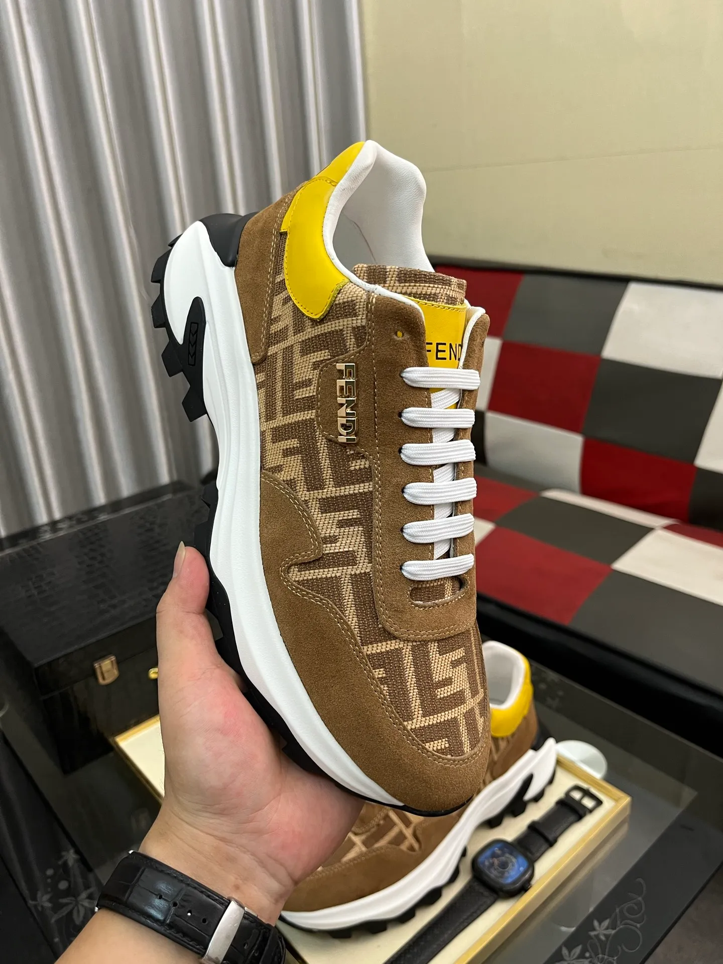 Men's Men's Shoes💰458⌚️⌚️[FENDI] Fendi's classic and comfortable men's, this complex sneaker is made of soft calfskin➕genuine leather lining➕original ultra-light rubber material with rough outsole. This unique light style is suitable for the casual and refined sensibility of this season. It is comfortable and natural on the feet. It is an everyday style for casual travel in autumn and winter! 38−443️⃣colors available